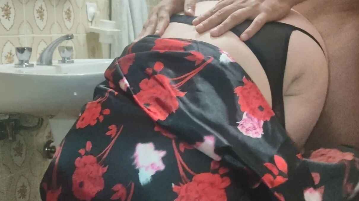 Married Mature MILF Fucking in Bathroom