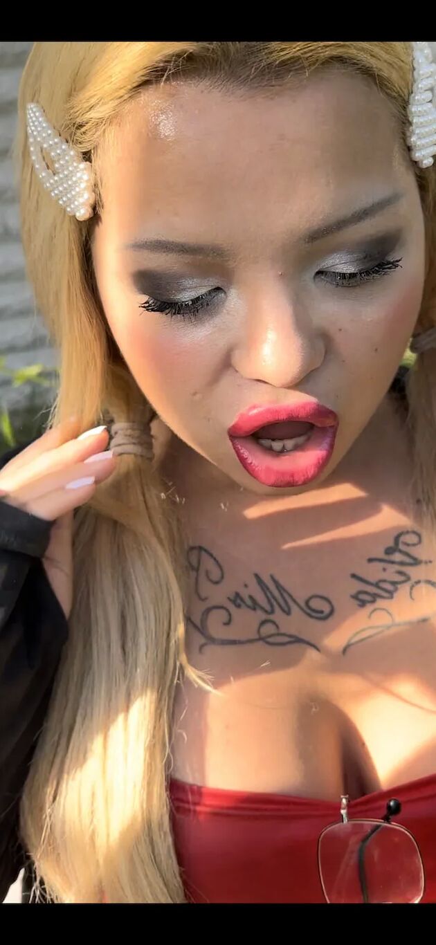 Daisy finds a cock in the garden