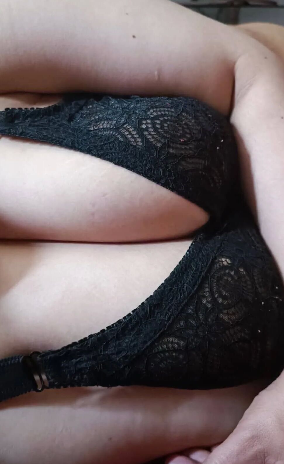 Big tits Pink nipples show in Black Bra