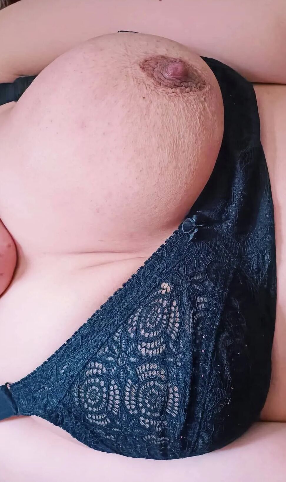 Big tits Pink nipples show in Black Bra
