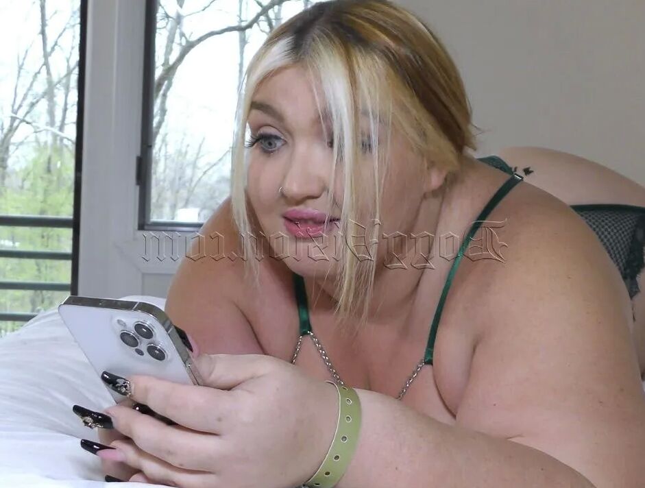 Enormous Ass Diva Swipe Right for Black Cock