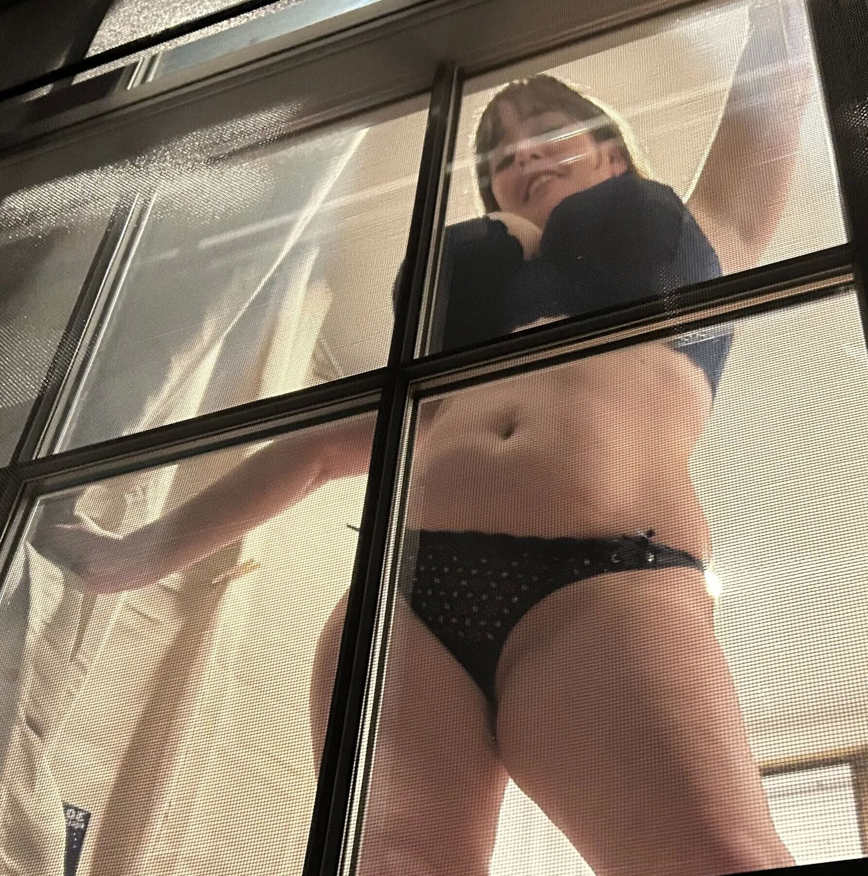 Sexy Wife Exposed for the neighbors