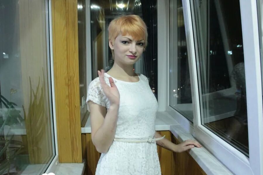 Hottie sits by the window in an outfit