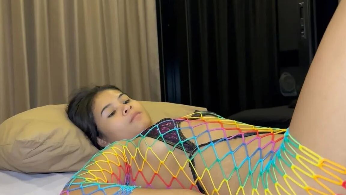 Thai Teen in Lingerie Takes Facial