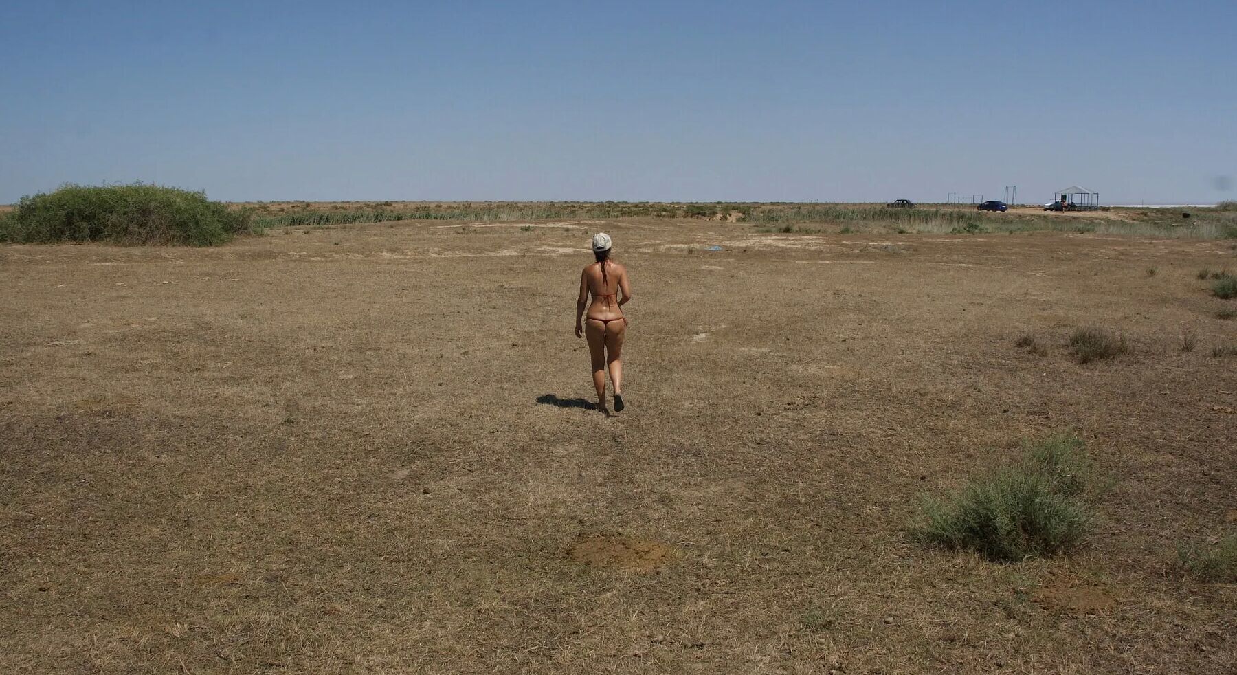 In steppe seminaked