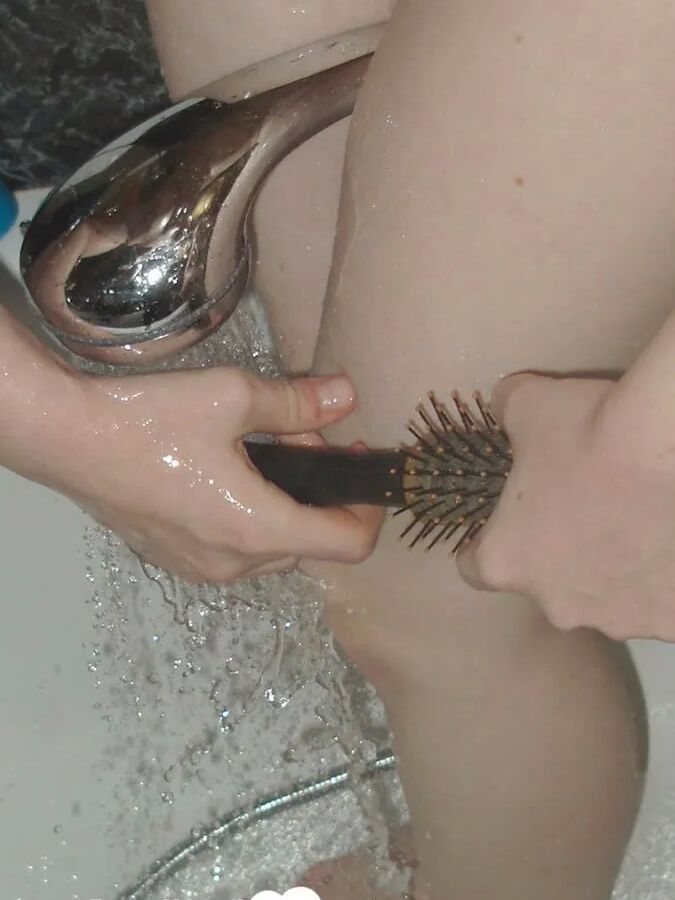 Hot brunette girlfriend shaving her pretty pussy