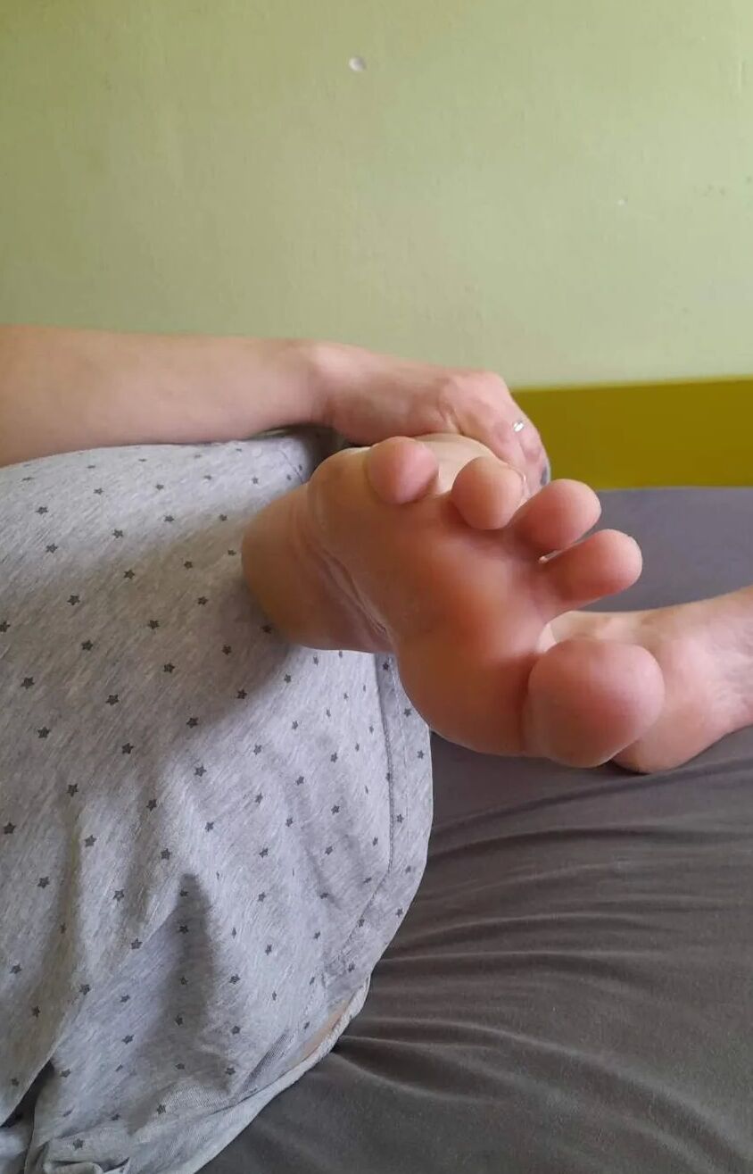 Bare feet toes mistress agata