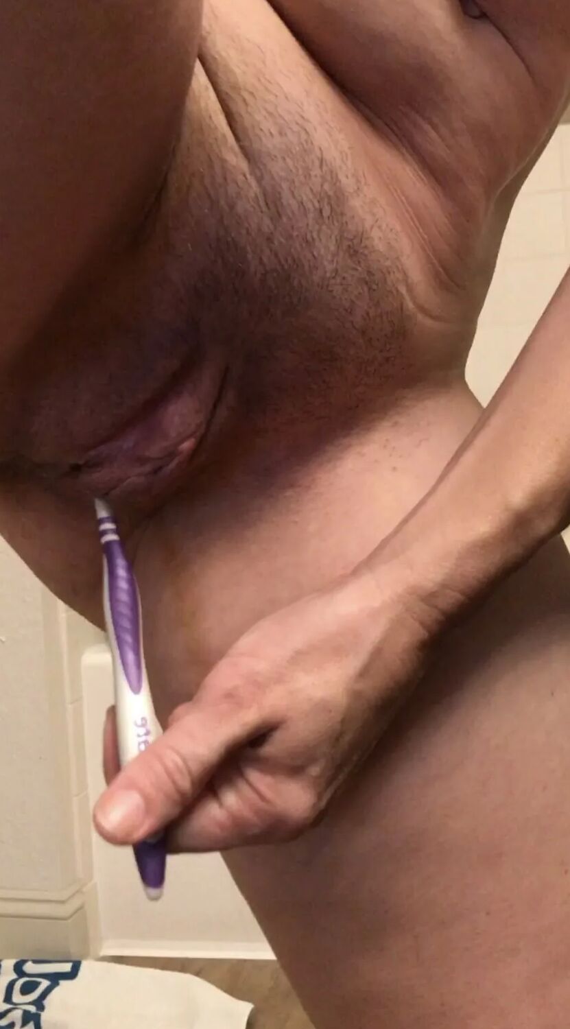 AlliSins sex with a toothbrush