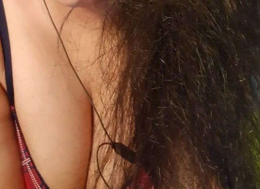 Checkered bra , sexy neck line and boobs