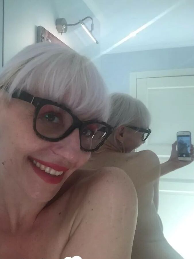 Blonde MILF with glasses teasing with nudes