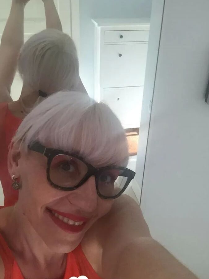 Blonde MILF with glasses teasing with nudes