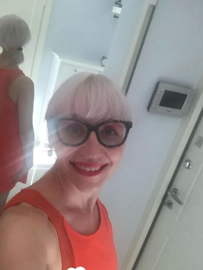 Blonde MILF with glasses teasing with nudes