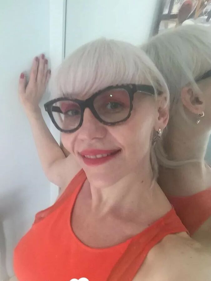 Blonde MILF with glasses teasing with nudes