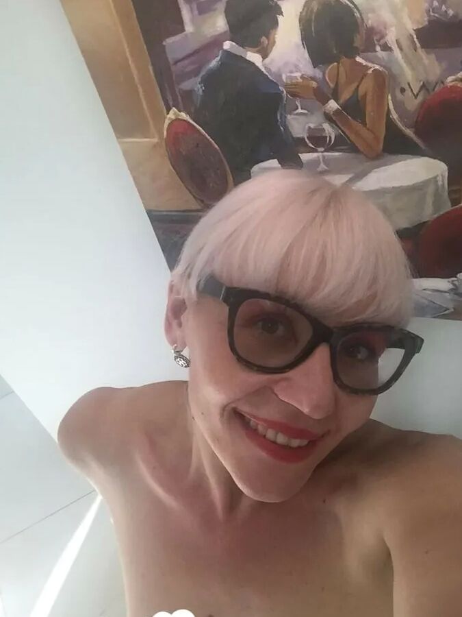 Blonde MILF with glasses teasing with nudes