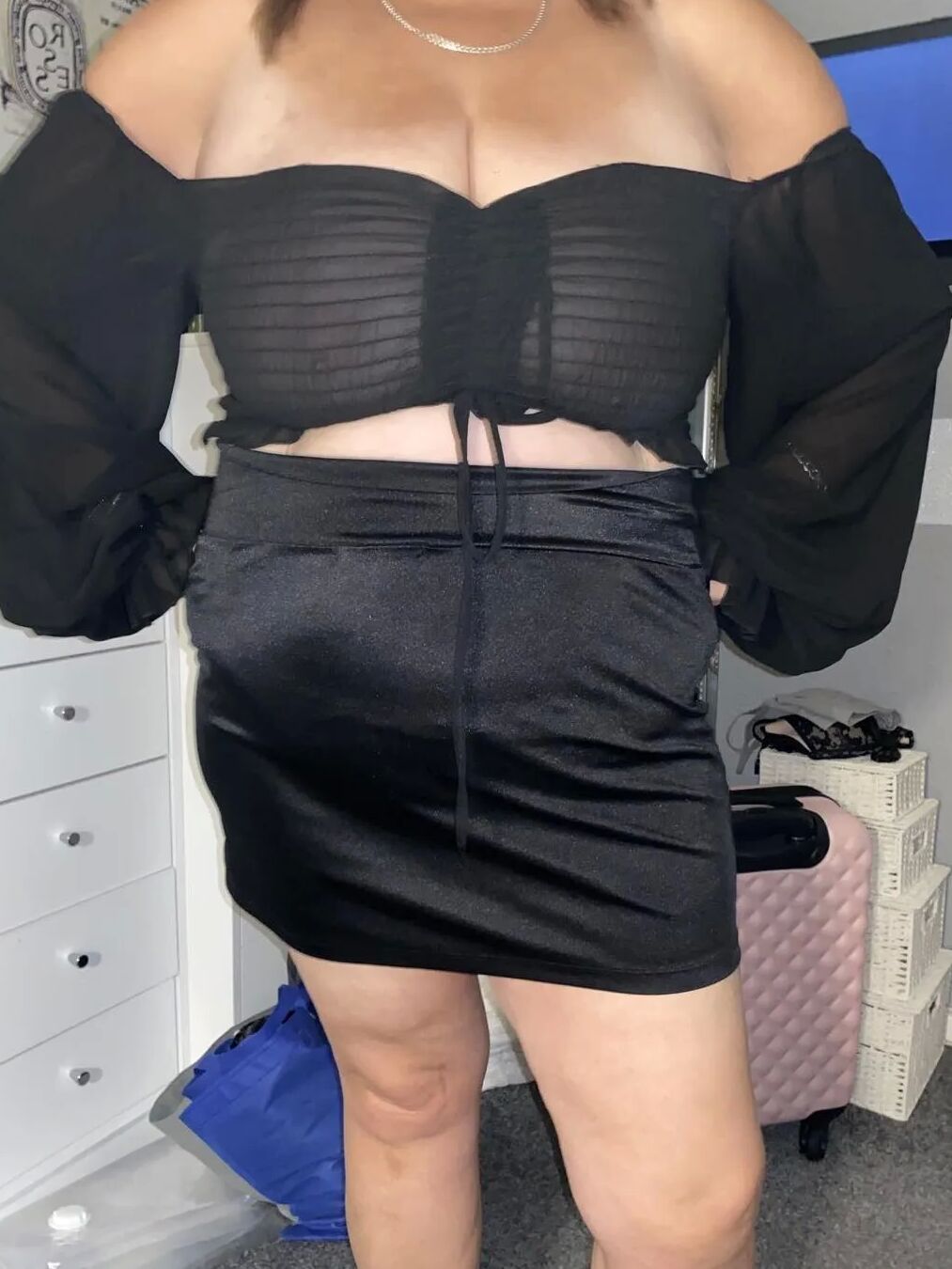 Sexy milf getting ready to be fucked