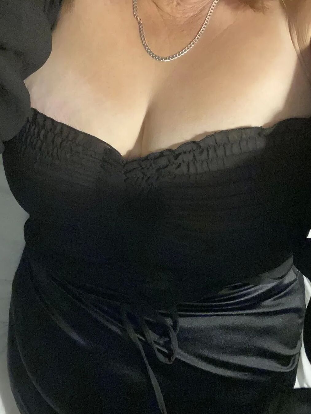 Sexy milf getting ready to be fucked