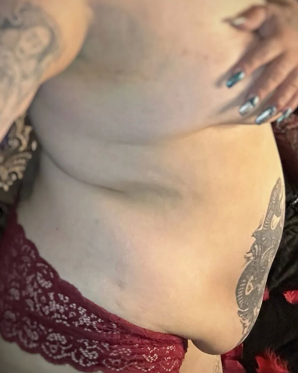 SinRose -Beautiful Big Mature Tattooed Goddess