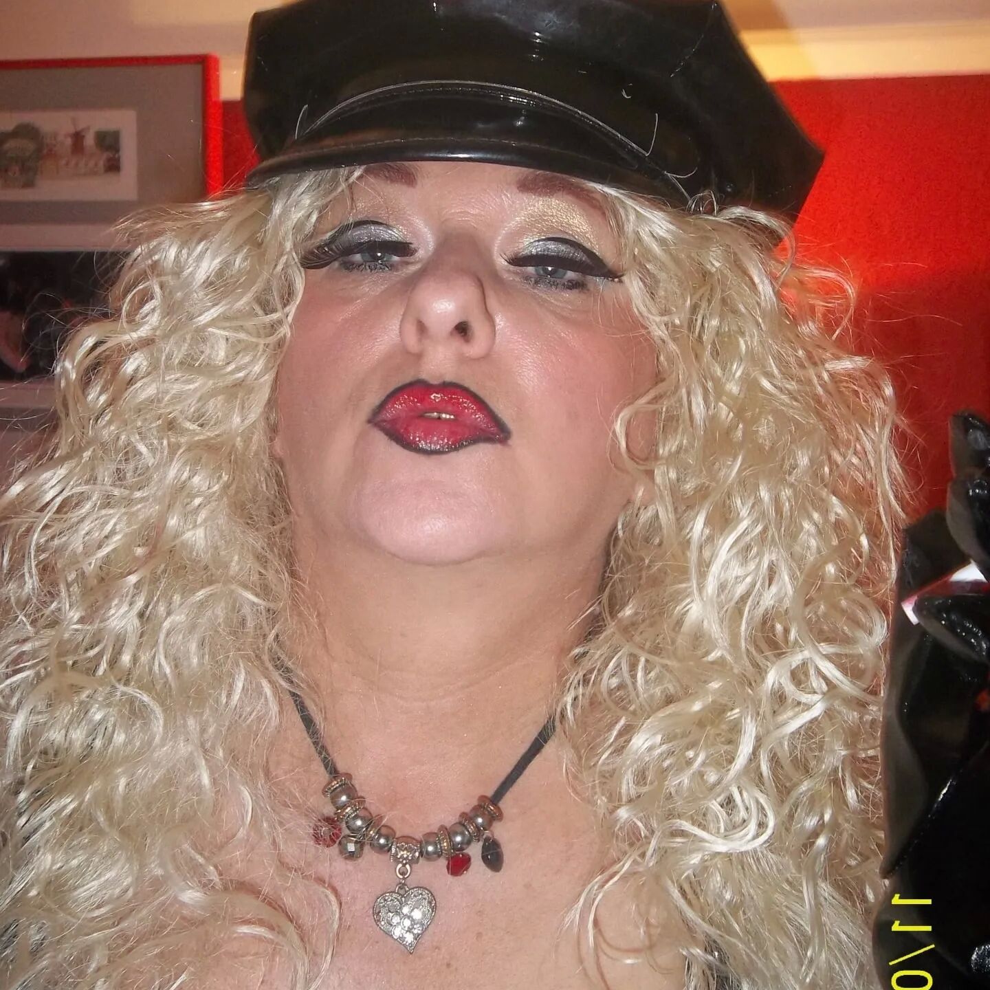 SHIRLEY SLUT 218
