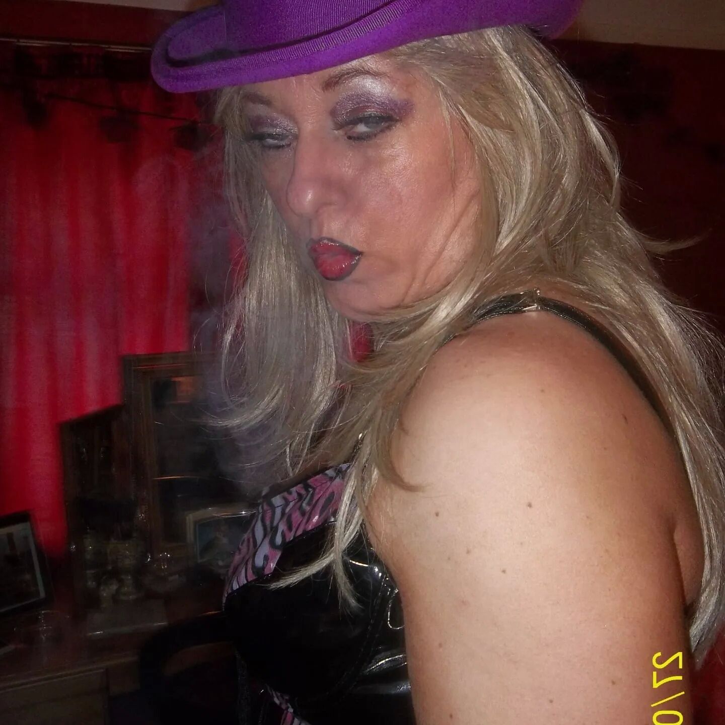 SHIRLEY SLUT 212