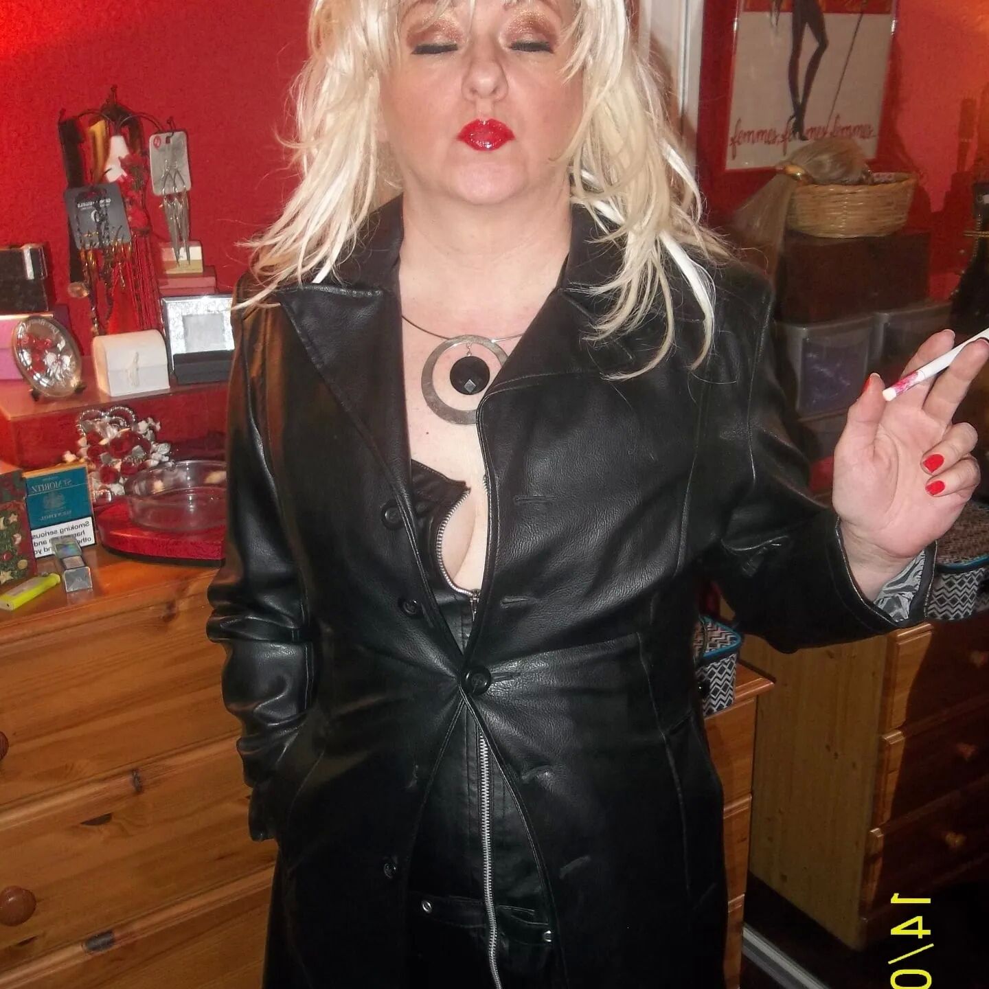 SHIRLEY SLUT 206