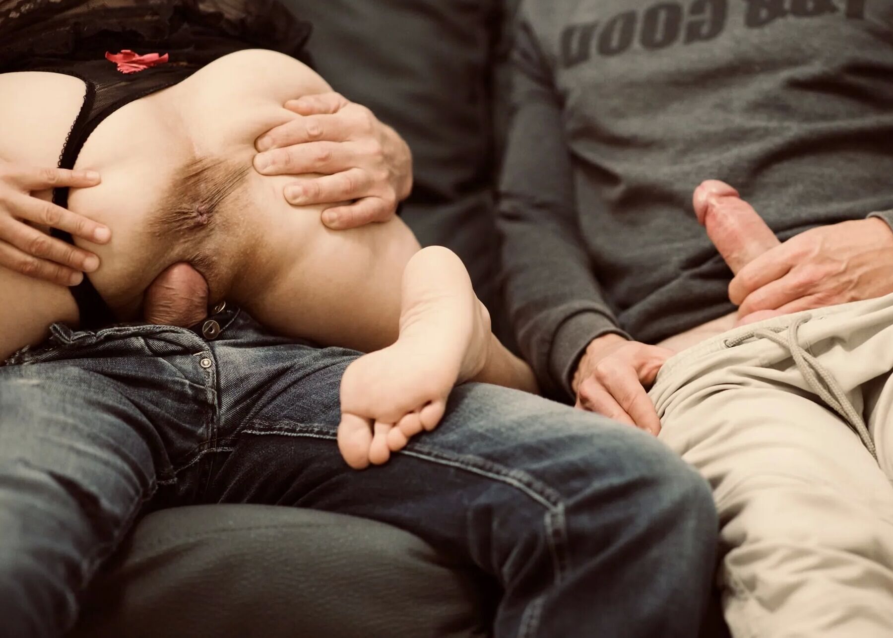 Montrer mes seins de chatte de salope devant l'ami de mon mari