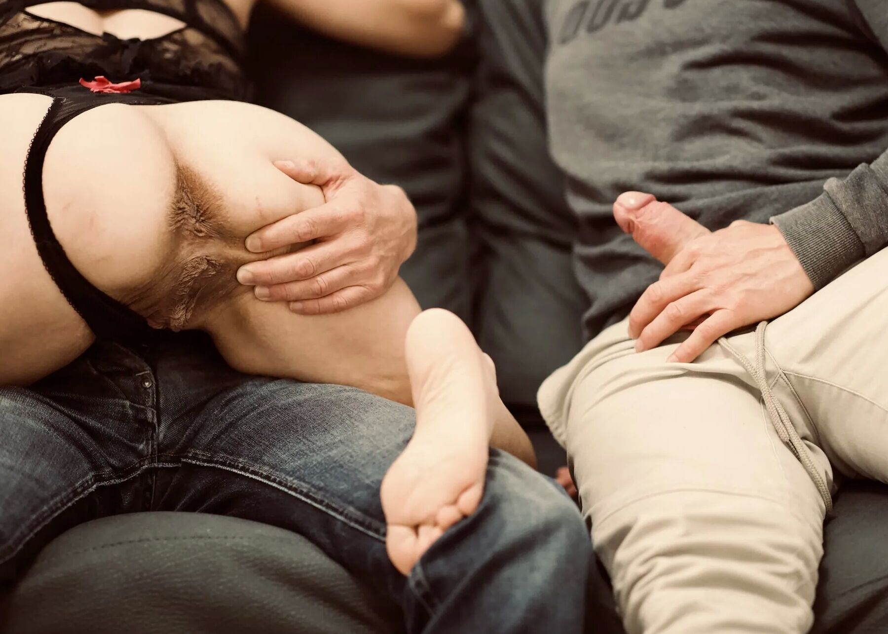 Montrer mes seins de chatte de salope devant l'ami de mon mari