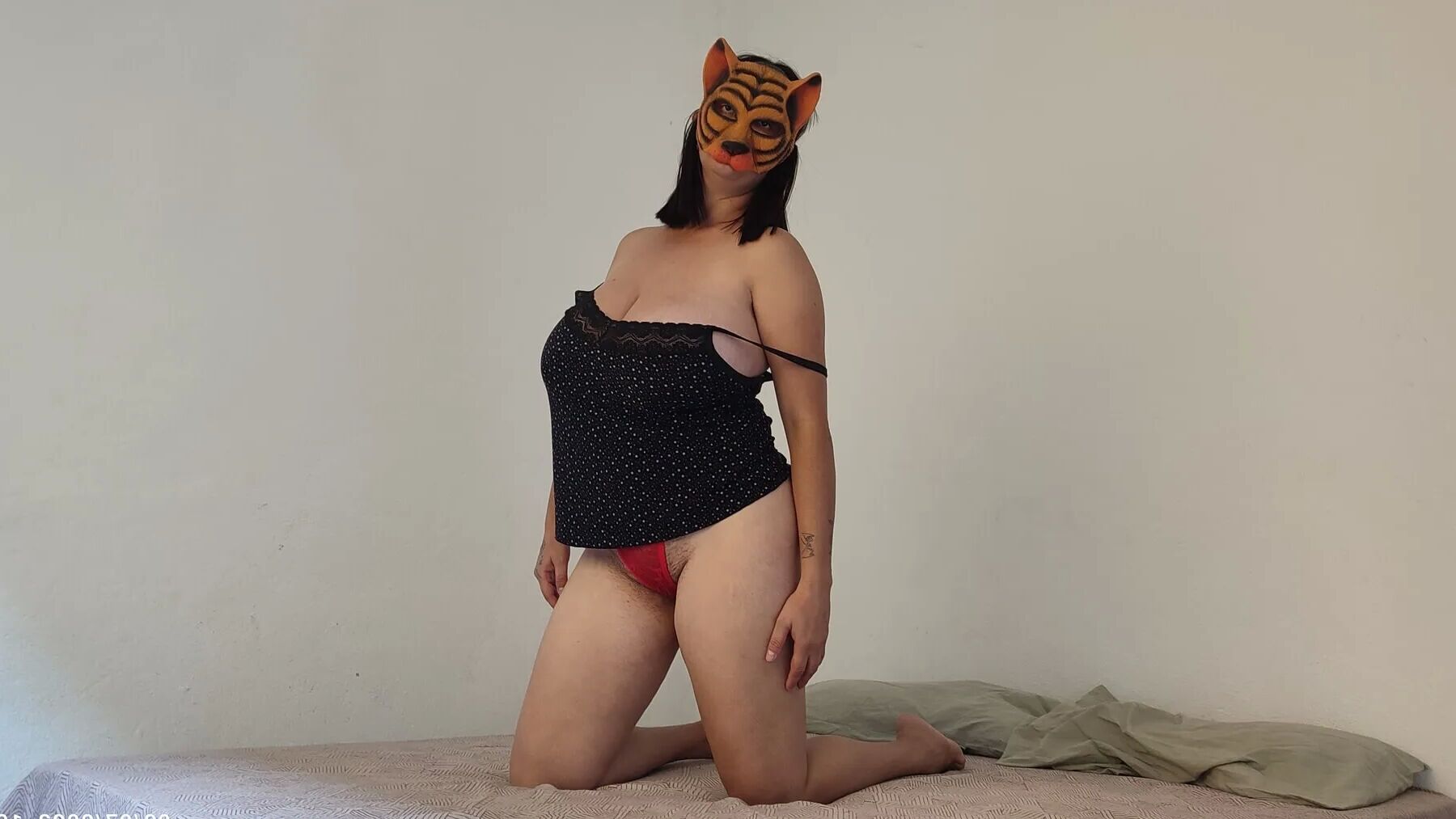 BED COUPLE SEXY , WOMAN YUMMY VERY GOOD