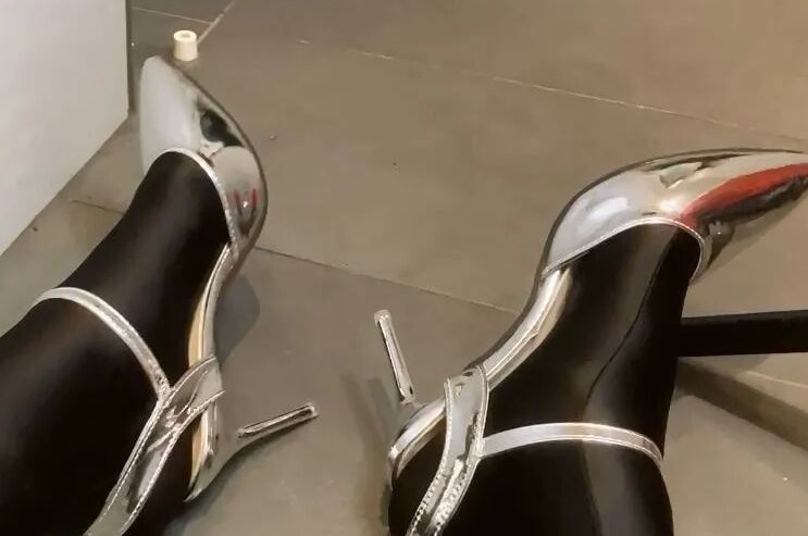 Silver Heels, Black Spandex