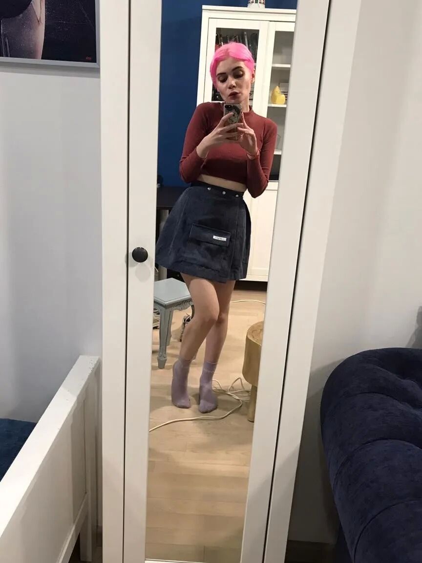 Pink-haired pixie cut and hot POV nudes