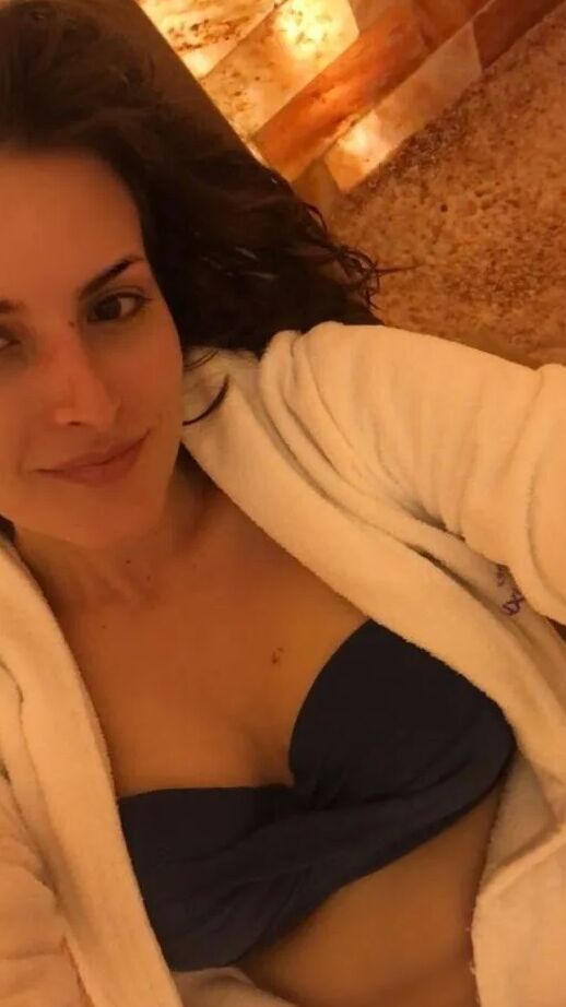 Natural beauty shares some of her selfies