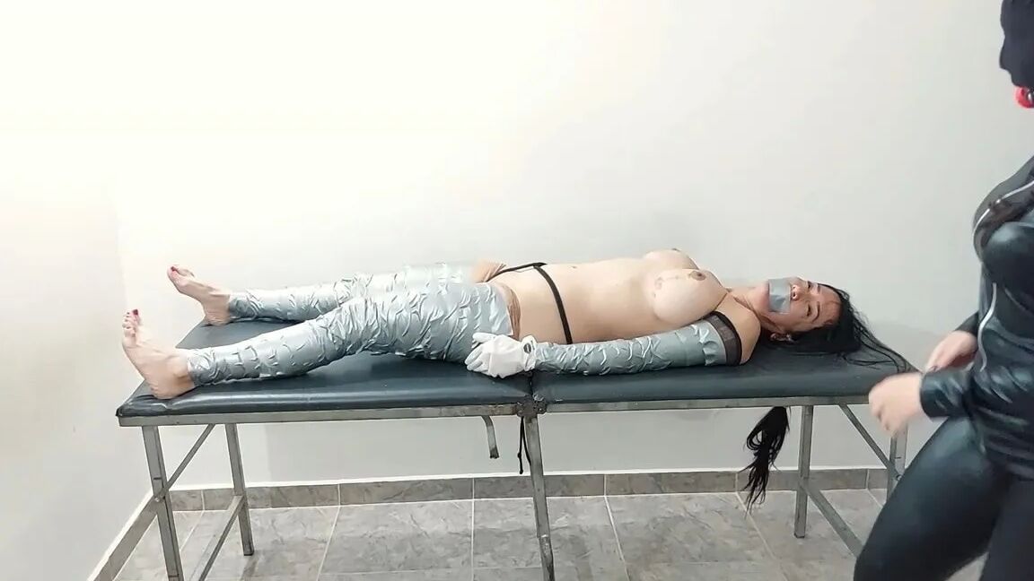 Nude MILF Locked Up To Destroy Her Dignity In BDSM Facility