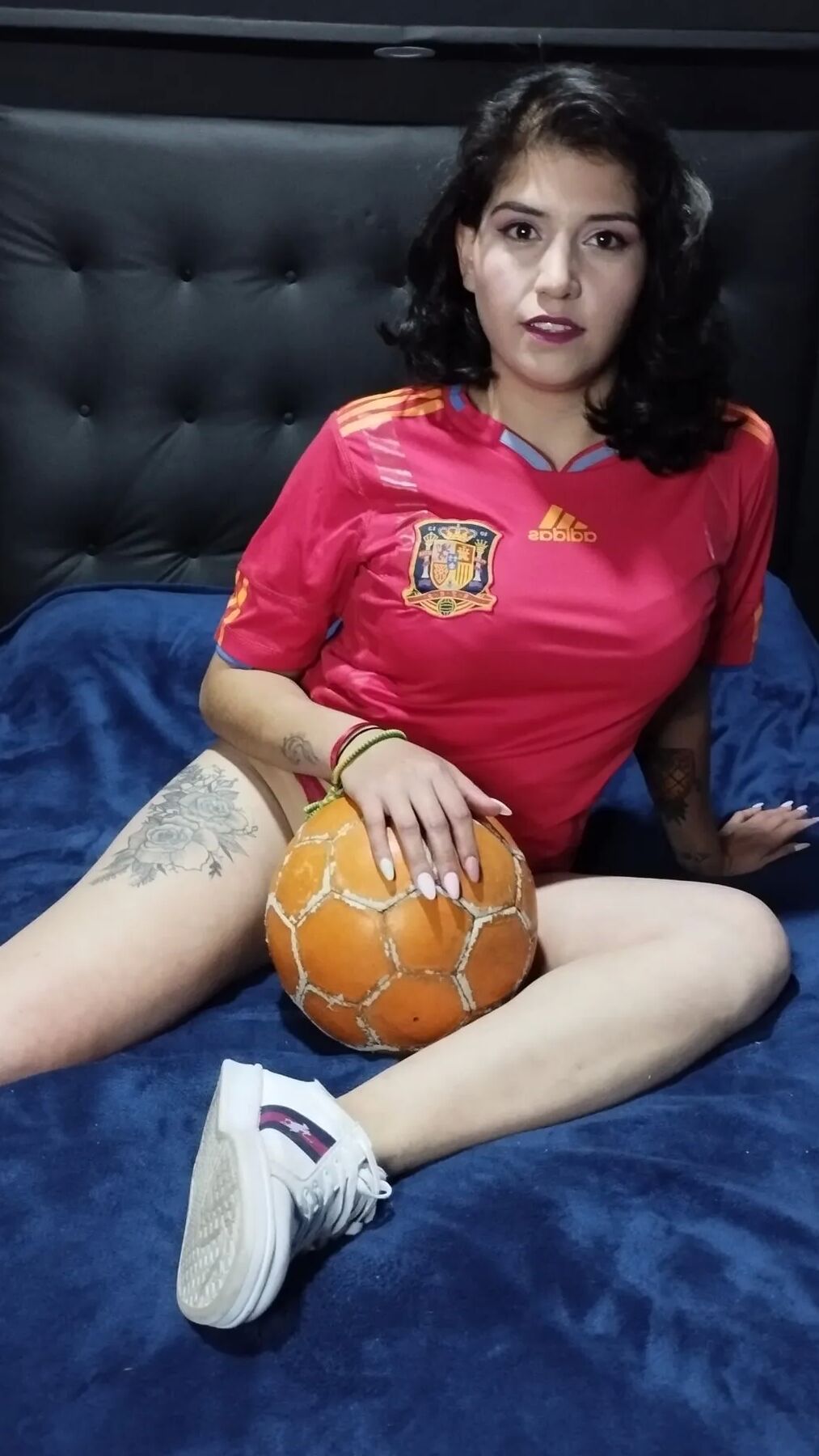All the sensual and sexy moments of mony