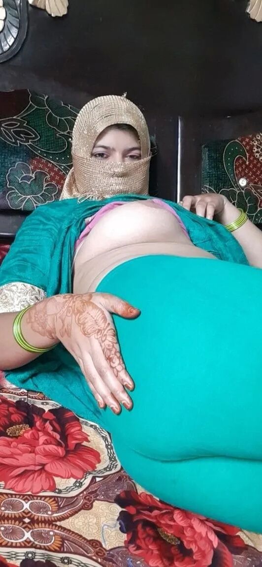 Hijab Muslim Aunty