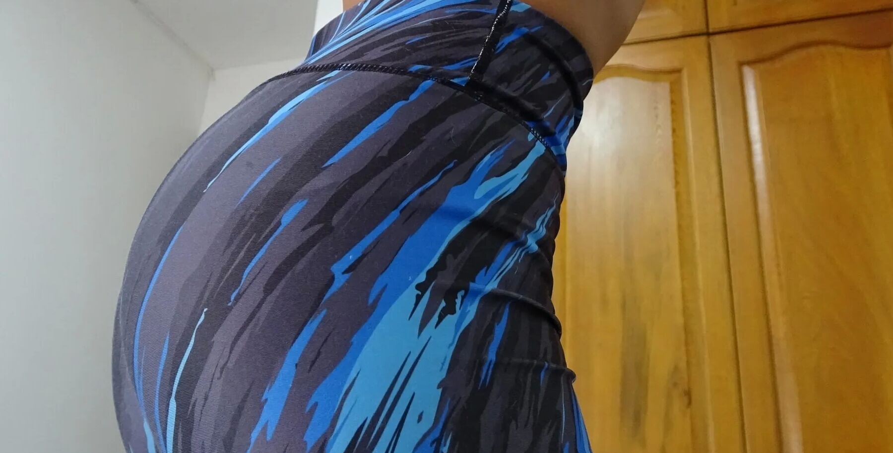 Beautiful smile, big ass!