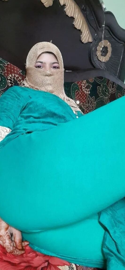 Hijab Muslim Aunty