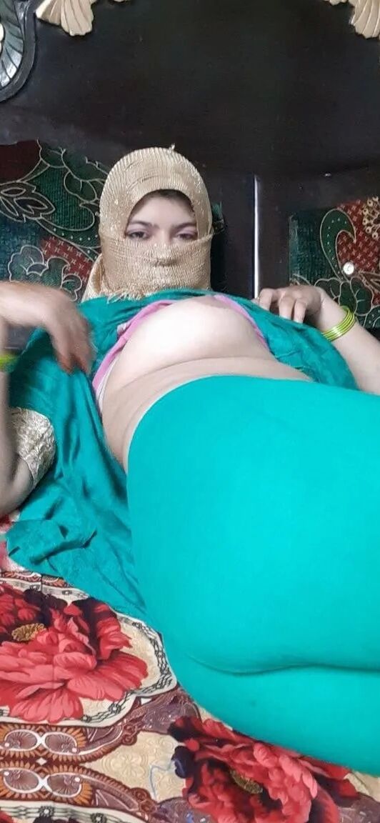 Hijab Muslim Aunty