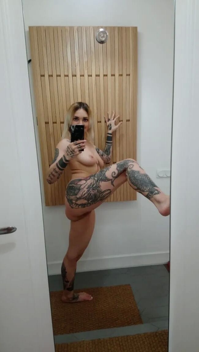 Busty girl with sexy curves takes nudes