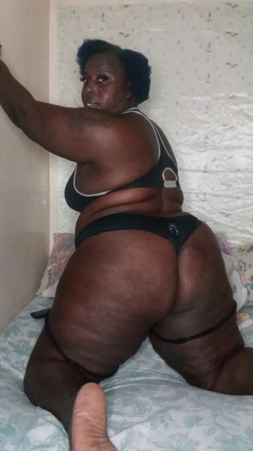 BBW with big ass and feet