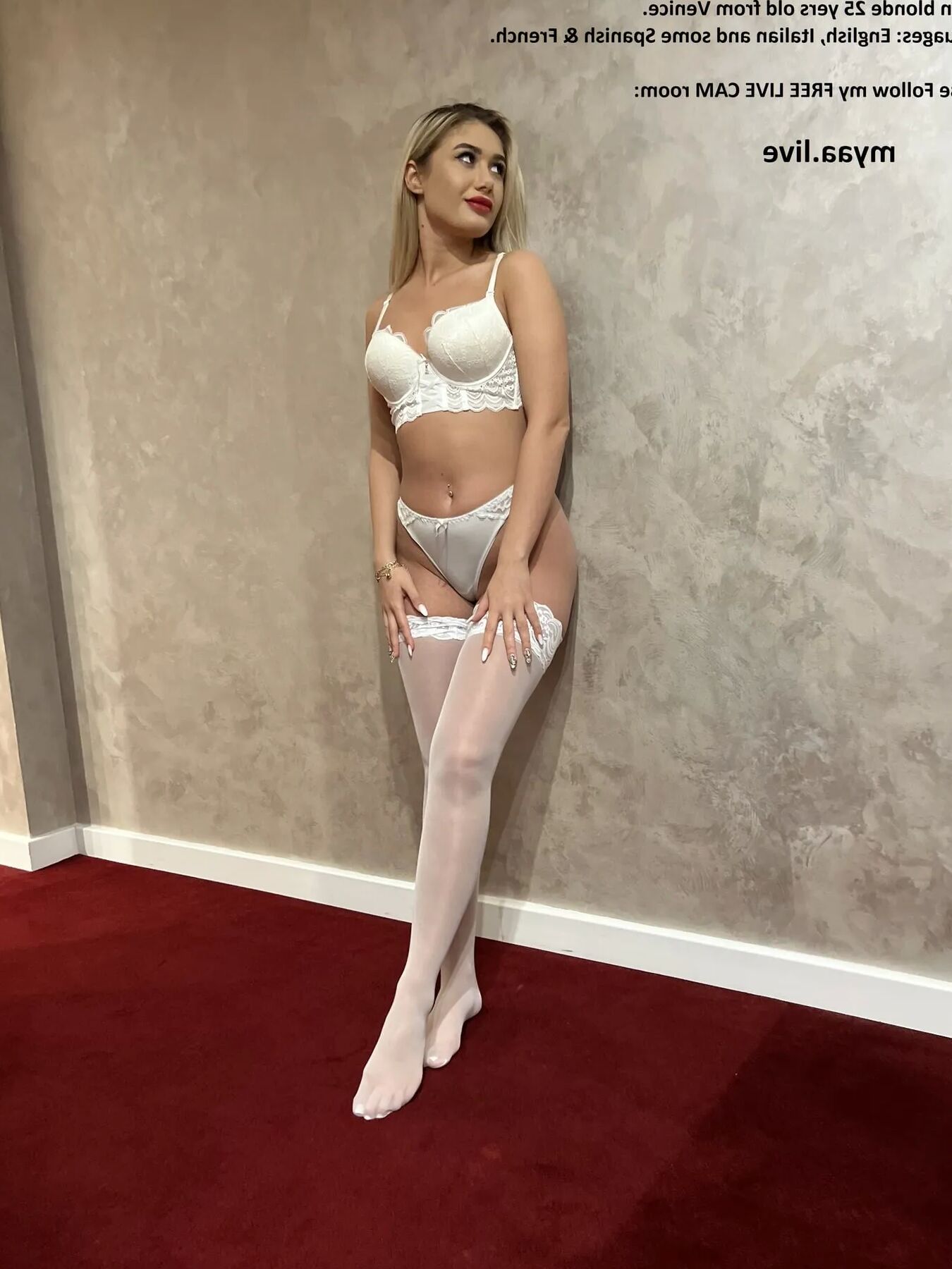Big ass blonde teasing live in red high heels
