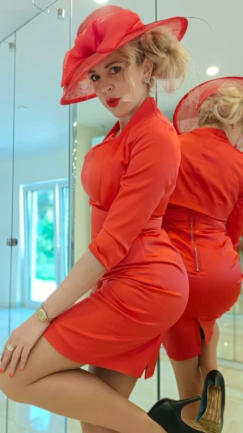 Be my VIP and enjoy more than 800 nudes & sextapes