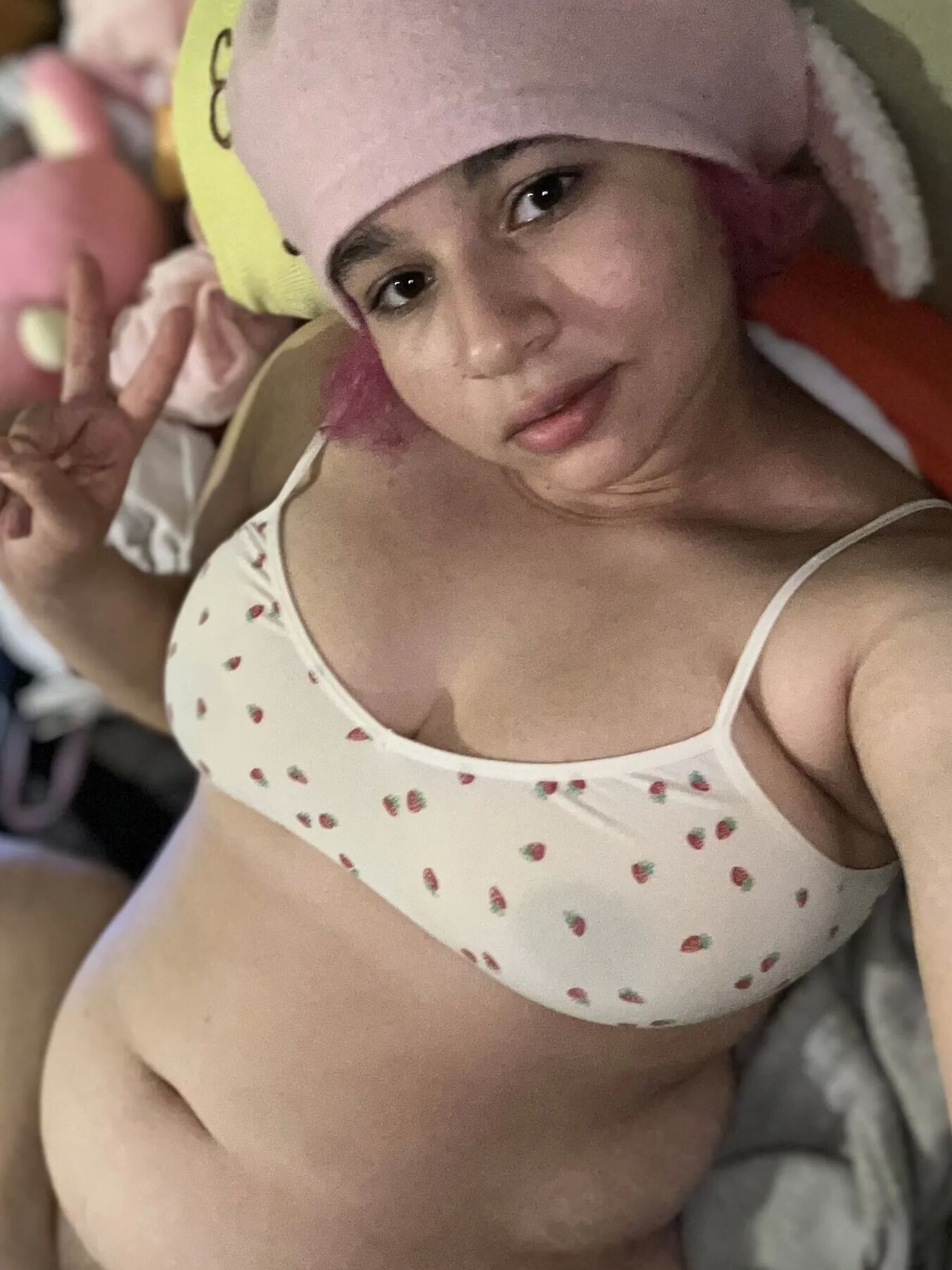Chubby Bunny girl slut