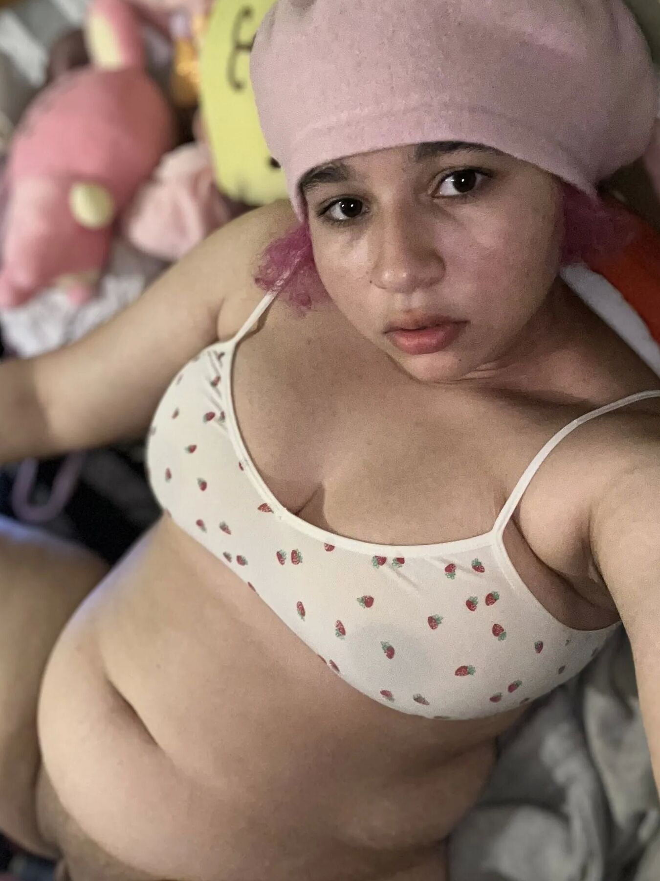 Chubby Bunny girl slut