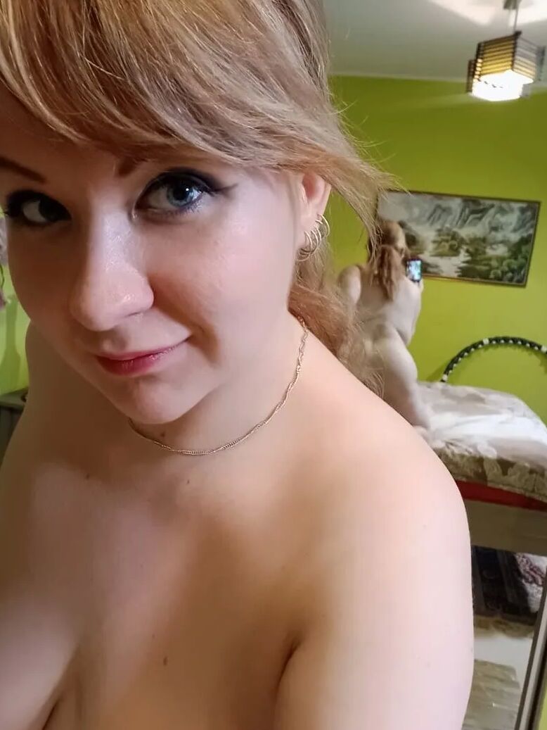 Lovely Donna likes to show off her curves