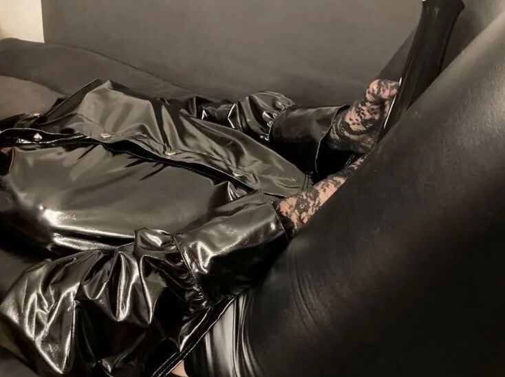 Wetlook Leggings, Nylon Feet and High Heel Mules