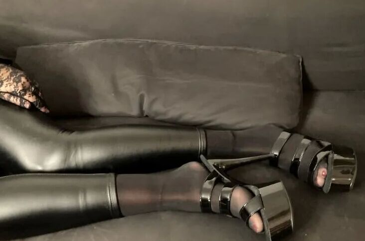 Wetlook Leggings, Nylon Feet and High Heel Mules
