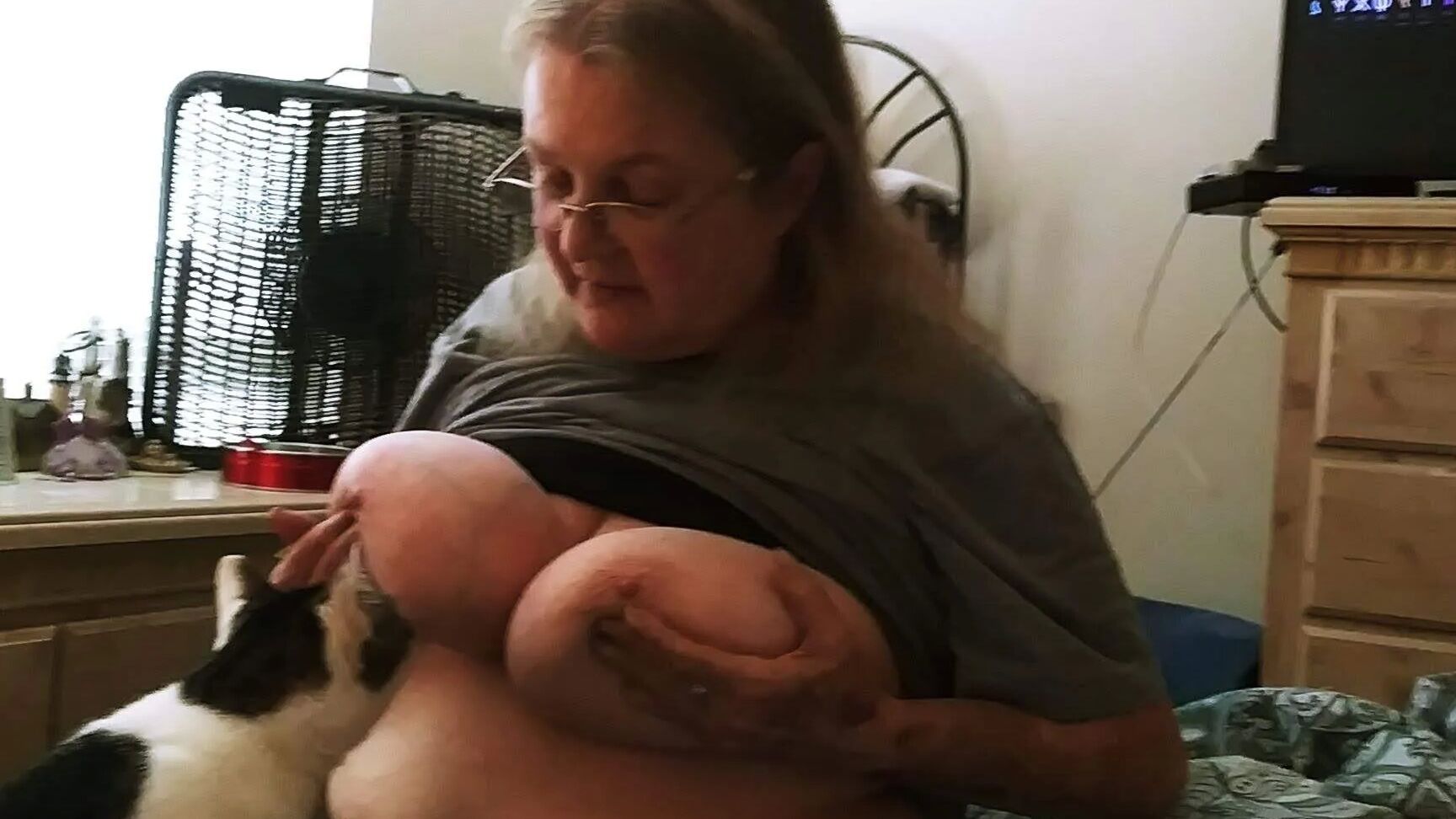 Sue And Her Titties