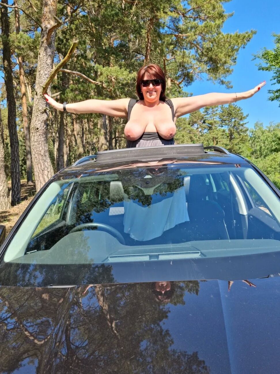 Busty queen of road
