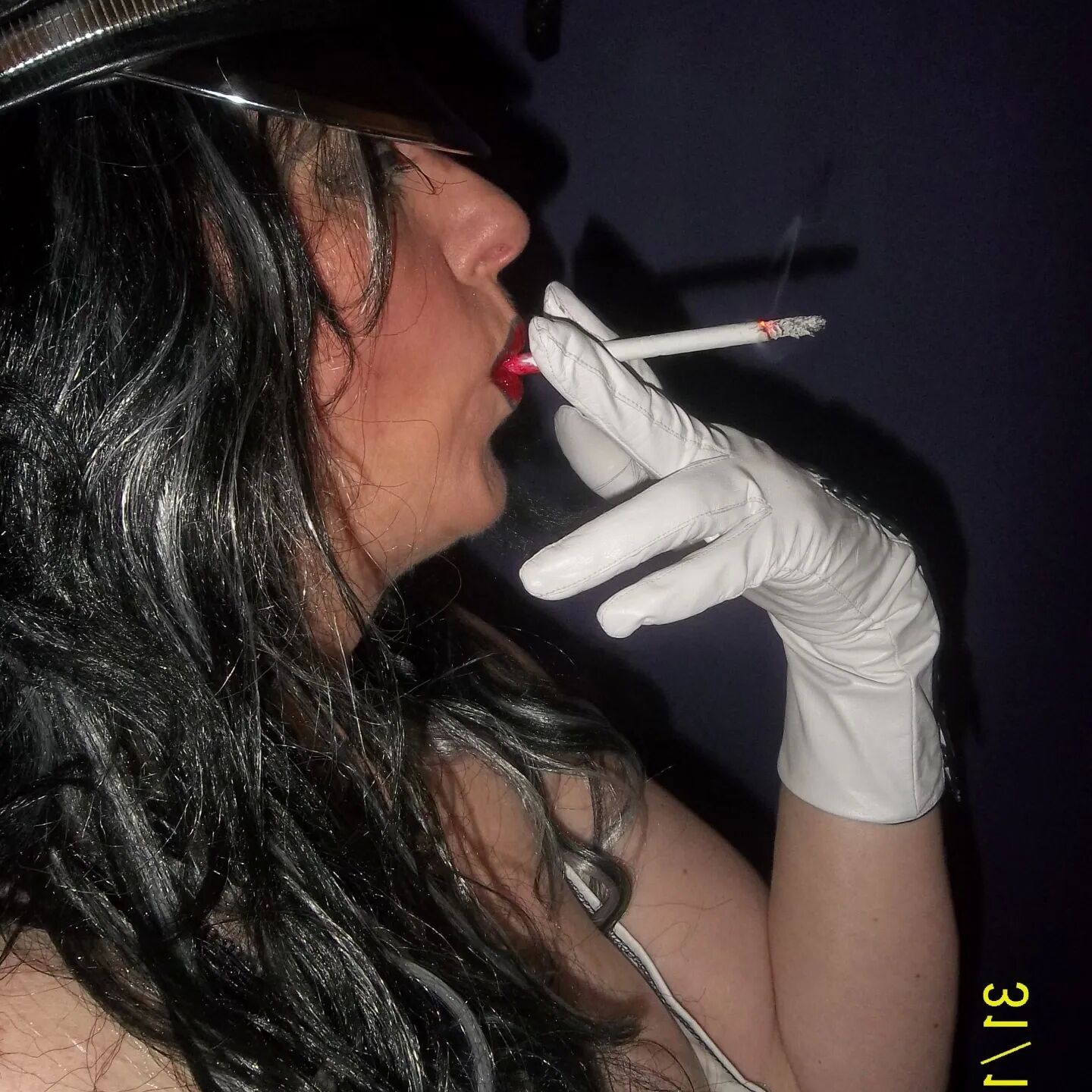 SHIRLEY SLUT 32