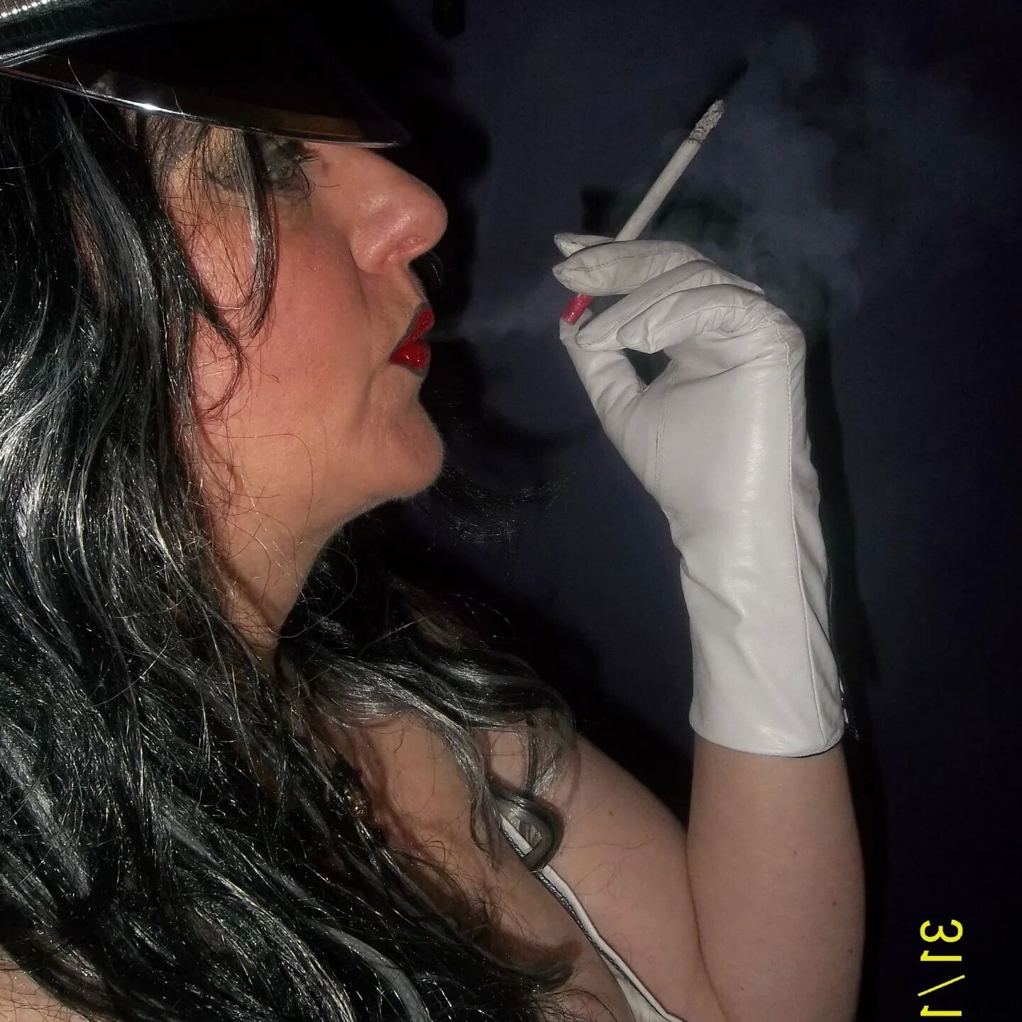 SHIRLEY SLUT 32