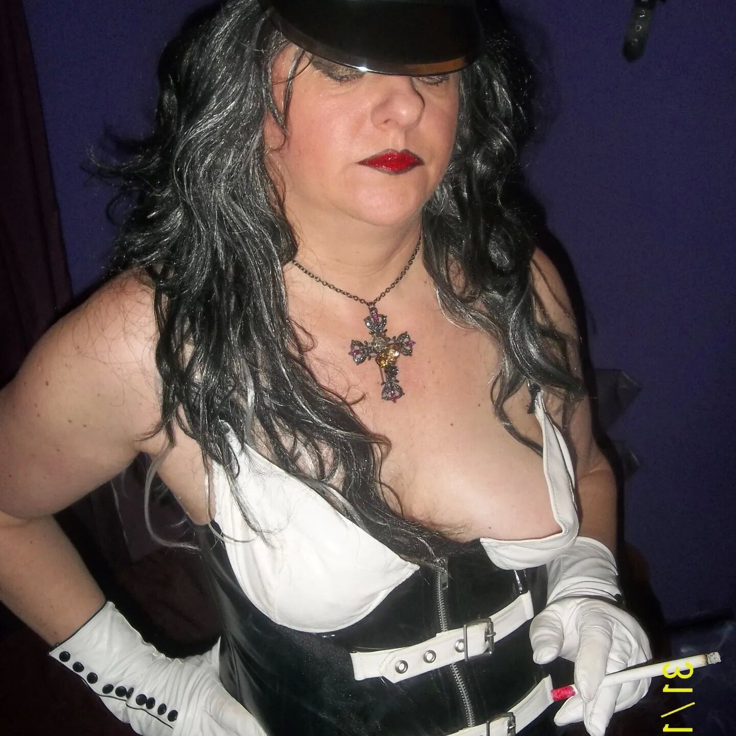 SHIRLEY SLUT 32
